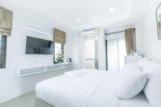 The Gun Hotel - 1