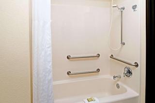 Super 8 By Wyndham Omaha Eppley Airport/Carter Lake - 3