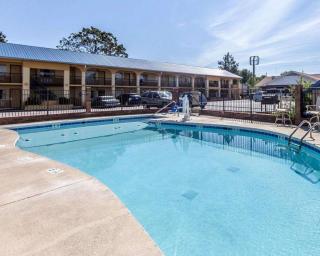 Days Inn by Wyndham Calhoun GA I-75 and US-41 - 3