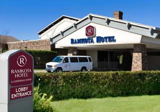 Bismarck Hotel and Conference Center - 0