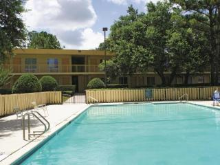 Rodeway Inn Huntsville West - 7