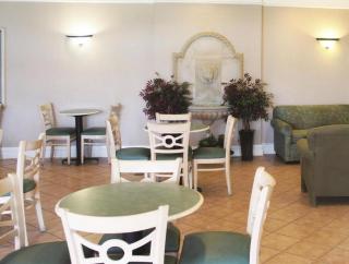 Rodeway Inn Huntsville West - 4