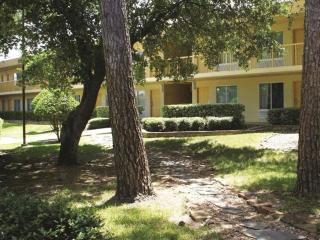 Rodeway Inn Huntsville West - 1
