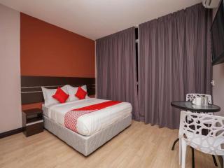 OYO 1043 Get Inn Hotel Sendayan - 0