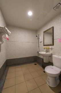 Lotus Yuan Business Hotel - 1