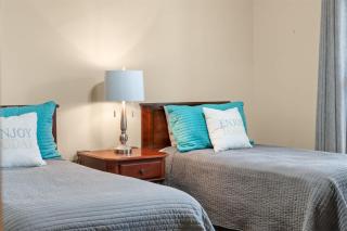 Caddy Corner Condo Cozy Stay - 6