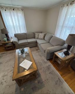 Bright and Simple Spacious Stay-Entire Home - 2