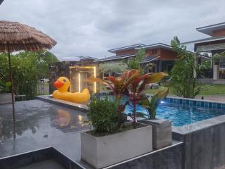 บ้านน้ำผึ้งโฮมสเตย์ Pool & Garden - 4