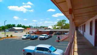American Inn & Suites Childress - 5