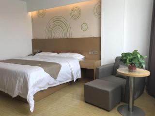 GreenTree Inn Shijiazhuang Xinji City Shifu Street Business Hotel - 2