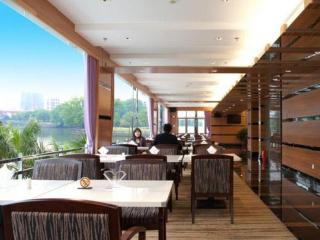 Riverside Hotel - 2