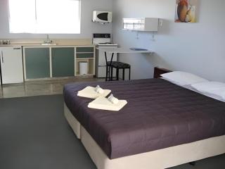 Avenue Motel - 2