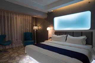U HOTELS - 1