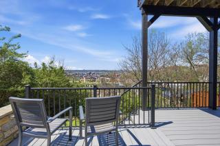 Luxury Mt Adams Retreat Suites - 6