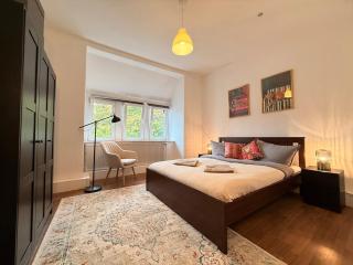 Beautiful and Spacious 4 BDR Apartment with Balcony - 0