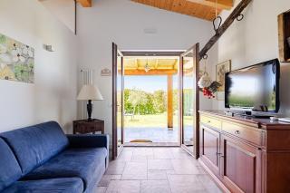Umbrian olive grove cottage- pool & garden retreat - 0