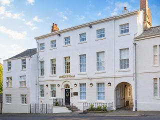 Lonsdale House Boutique Apartments - 0