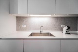Deluxe Suite Apartment - 2min sea + Balcone - 4
