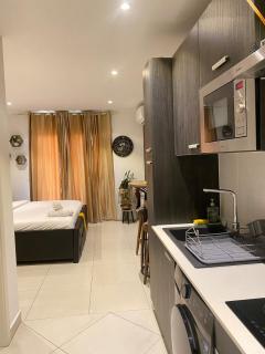 Comfort and Serenity - Lennox Airport Residential - 1