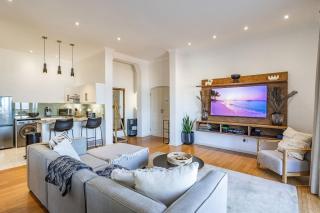 Surfers Corner Luxury Penthouse - 7
