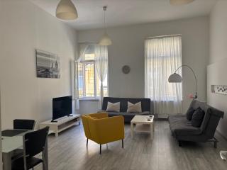 Central Budapest Apartment - 0