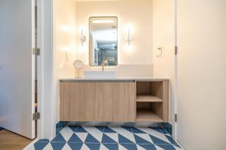 Stylish 2 Bedroom Condo with Balcony & City Views in Downton Miami - 2