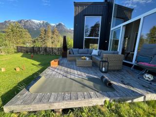 Exclusive Designer Cabin - Panoramic Mountain View - 2