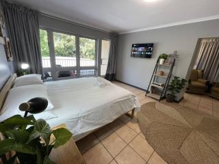 Luxury Stay in Pretoria Fast Wi-Fi and Free Parking - 9