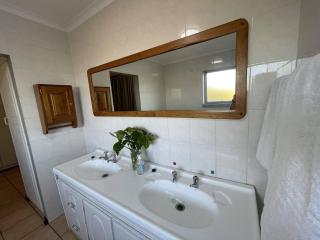 Luxury Stay in Pretoria Fast Wi-Fi and Free Parking - 4