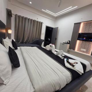 The Whispering Palms Resort - 0