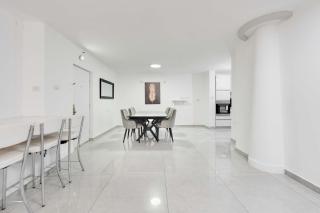 Spacious Luxury Beach Getaway by Torohome - 1