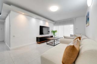 Spacious Luxury Beach Getaway by Torohome - 7