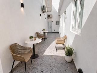 Smart Fira Stay -Designed Suites - 3