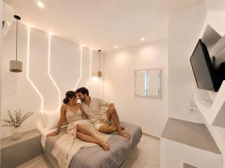 Smart Fira Stay -Designed Suites - 6