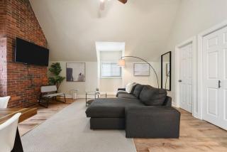Netflix+BBQ+9Bedrooms With Parking Near Bakery Sq. - 1