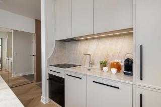 Elegancki Apartament z Miejscem do Pracy i Balkonem w Krakowie by Noclegi Renters - 1