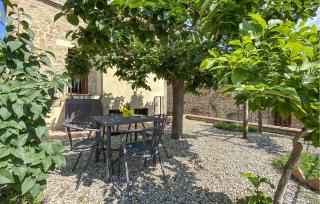 2 Bedroom Gorgeous Apartment In Murlo - 1