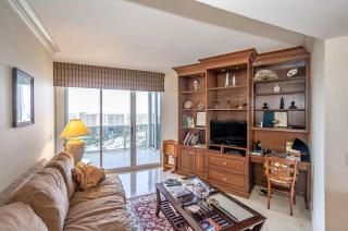 Luxury 3 Bedroom Condo with Ocean and City Views - 8