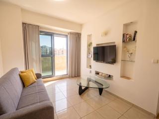 Bright Mahane Yehuda 1 BR with Private Terrace - 8