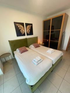 Bright Mahane Yehuda 1 BR with Private Terrace - 4