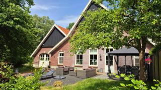 Landhuis onder de lindeboom - 0