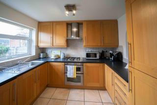 3-Bed Westhoughton, Contractors and Parking - 9