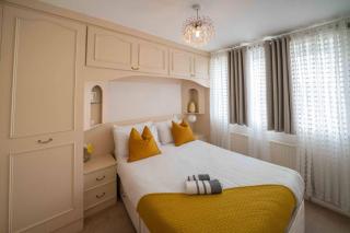 3-Bed Westhoughton, Contractors and Parking - 4