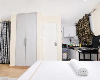 Urban Haven Suites - 3