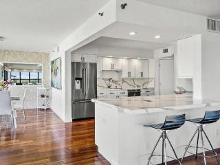 Oceanfront 3 Bedroom Penthouse with Wraparound Views - 5