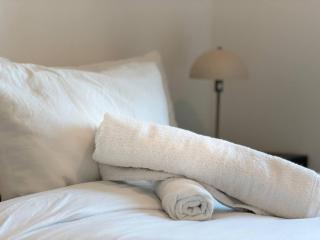 Charming Cozy One-Bedroom Apartment with Ps5 - 1