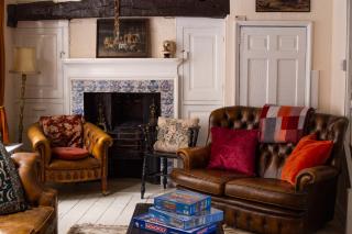 Half Moon House - Timeless Charm with Sea Views - 9