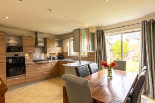 Comfortable & Fabulous Family Home with Garden - Pass the Keys - 7
