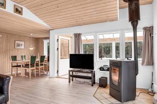 Cozy Cottage With 600 M To The Beach - 1