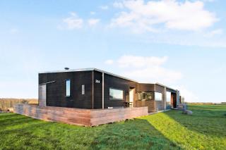 New Modern Holiday Home Near The Beach - 3